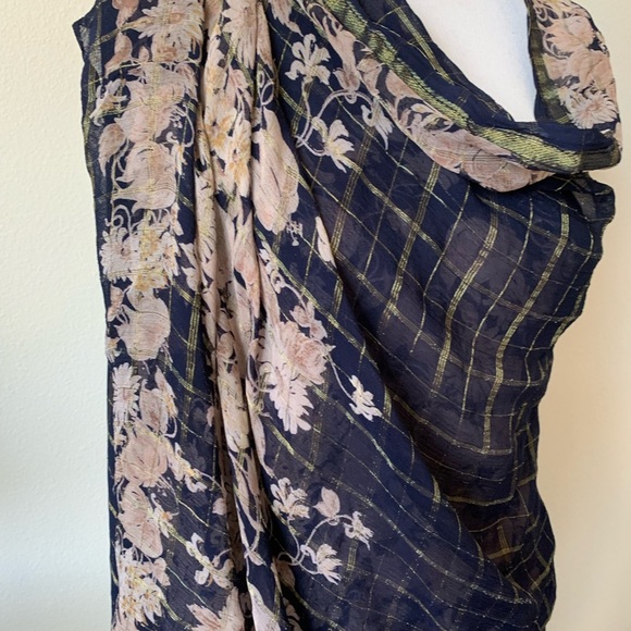 Elegant Blue and Cream Floral Scarf - Picture 2 of 7